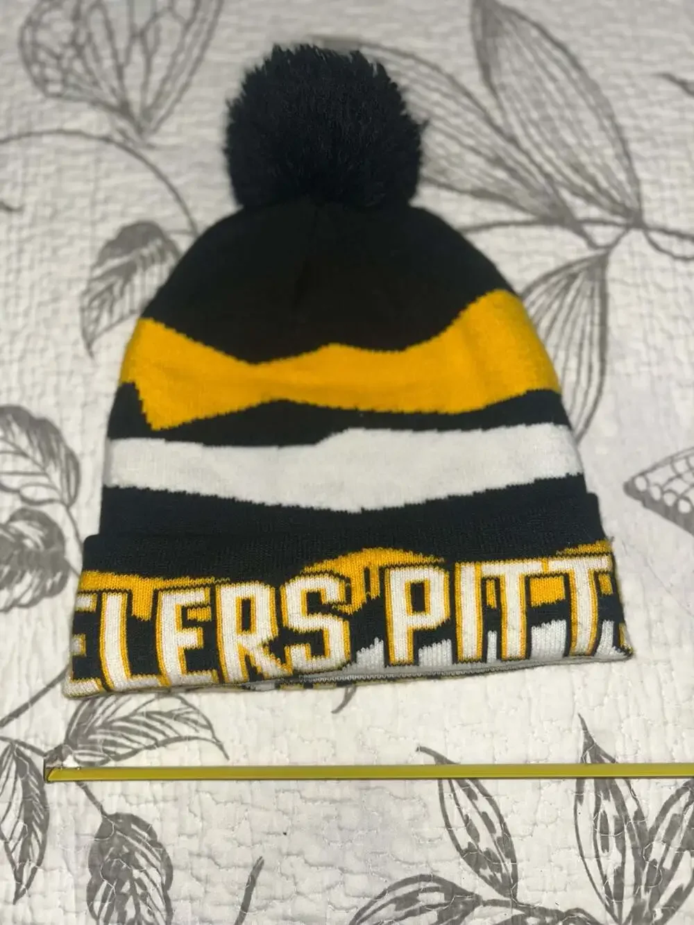 NFL Team Apparel Pittsburgh Steelers Black Yellow White Cuffed Beanie Hat